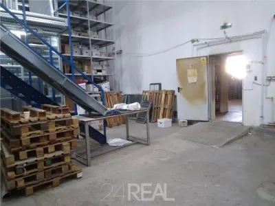 Spatiu depozitare - 650 mp - parcare platforma betonat